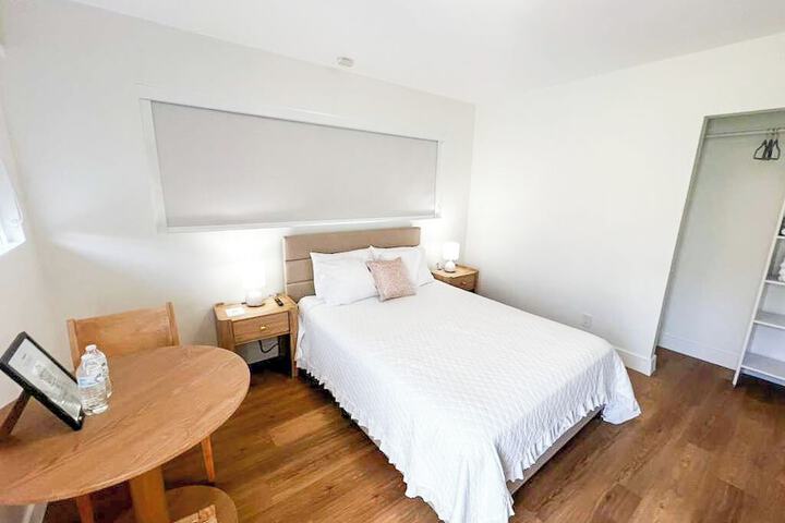 Room 3 of 27