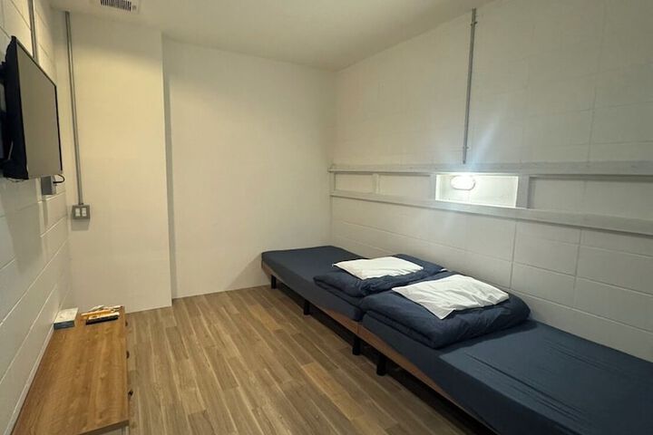 Room 75 of 193