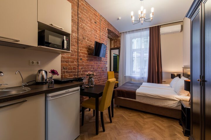 Room 8 of 60