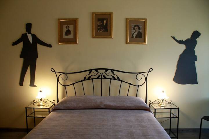 Room 9 of 24