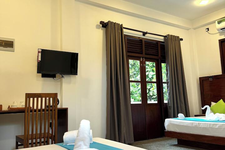 Room 9 of 28