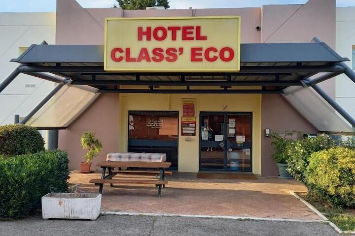 Hotel 8 of 9