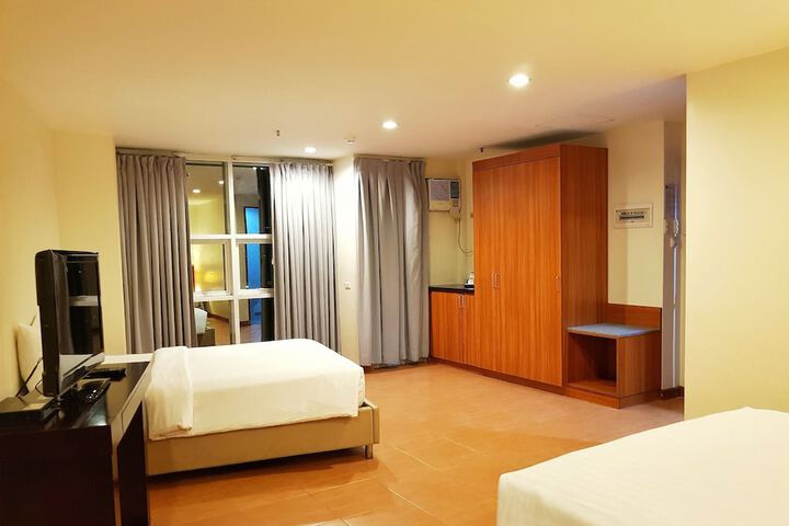 Room 27 of 51