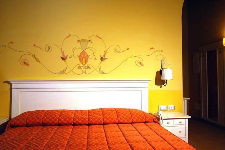 Room 6 of 17