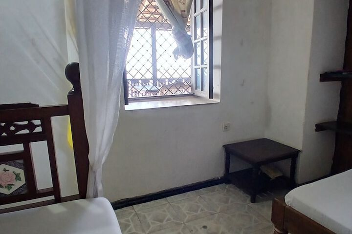 Room 6 of 39