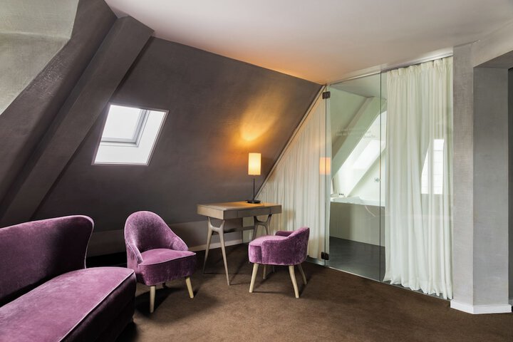Room 30 of 59