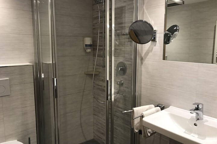 Room 4 of 50