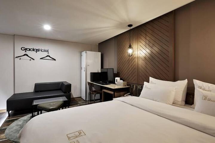 Room 25 of 110