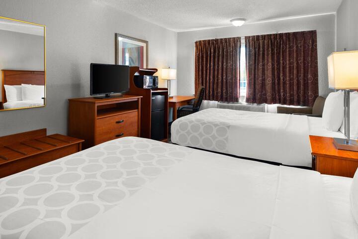 2 Double Beds (6 of 10)