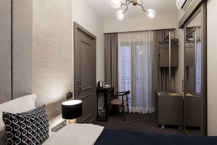 Room 18 of 62