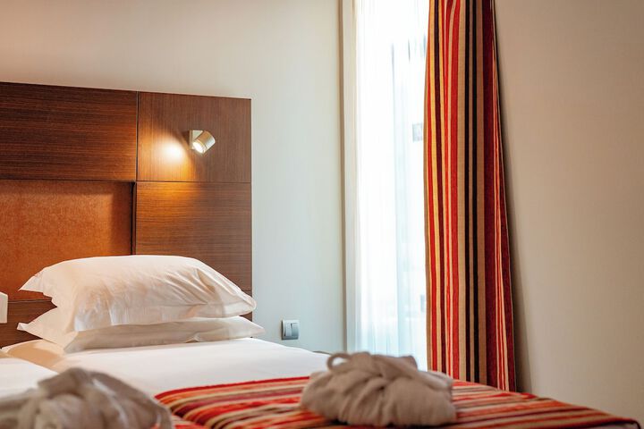 Room 15 of 76