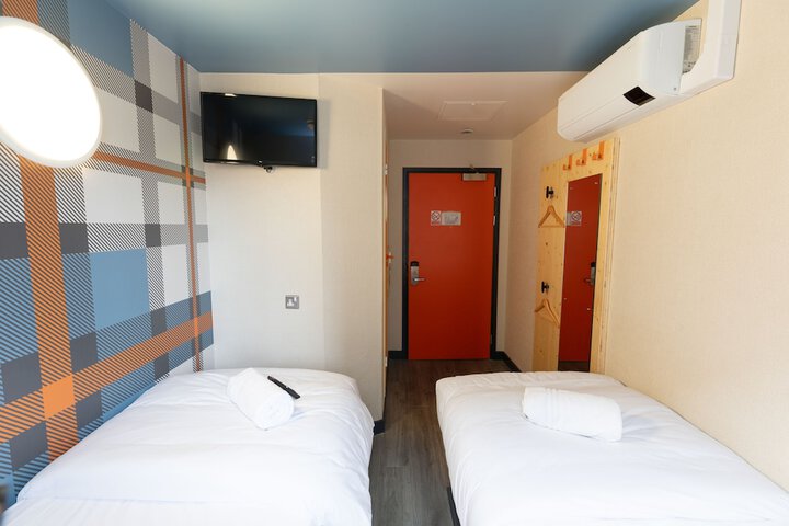 Room 9 of 46