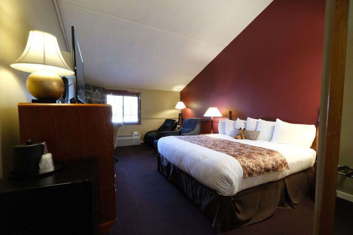 1 King Bed (9 of 10)