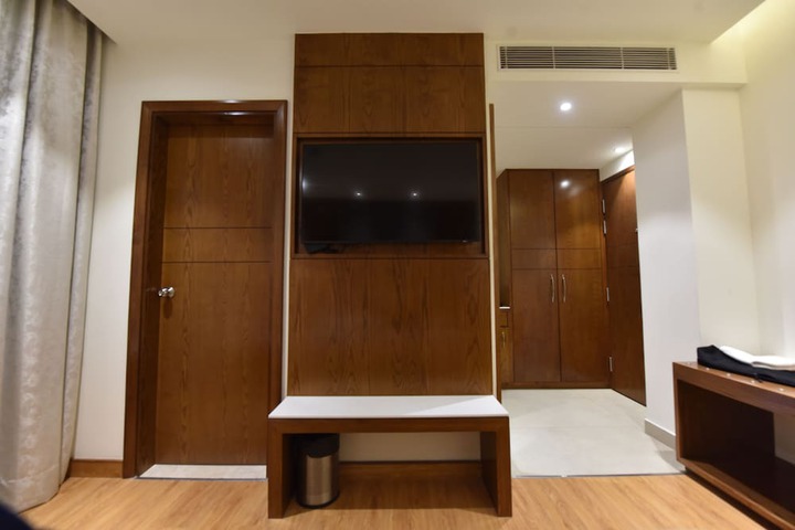 Room 7 of 37