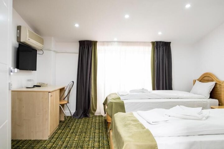 Room 3 of 34