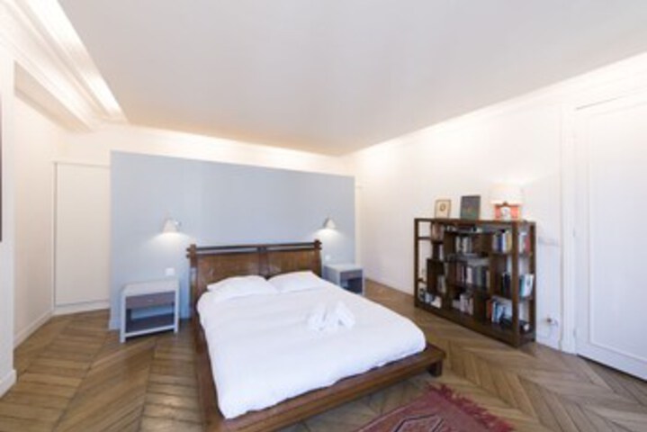 Room 28 of 33