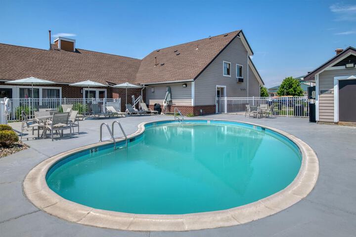 Hotel with Pool