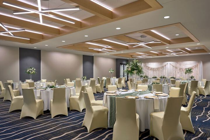 Ballroom/Hall 120 of 177