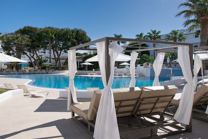 Hotel with Pool