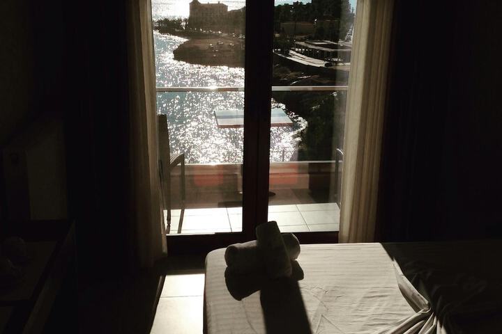 Room 4 of 36
