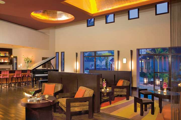 Lounge 50 of 75