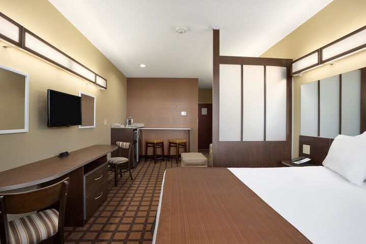 Room 6 of 25