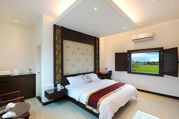 Room 13 of 42
