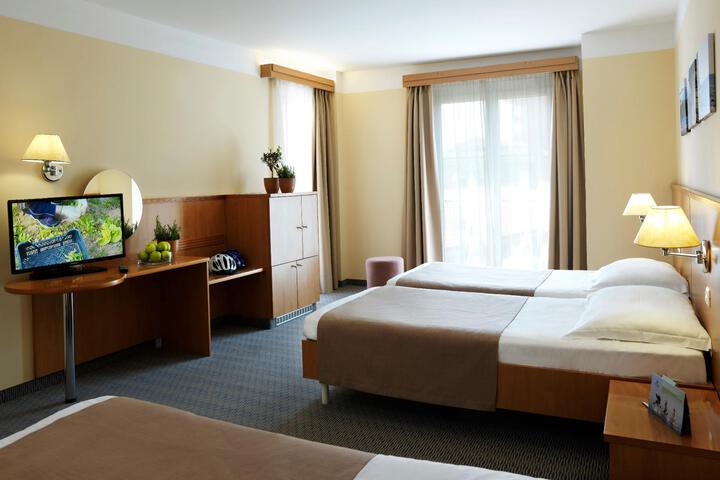 Room 43 of 49