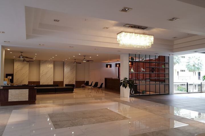 Entrance & Lobby