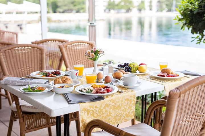 Breakfast/Coffee Service 81 of 87