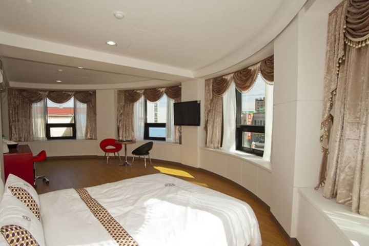 Room 5 of 88