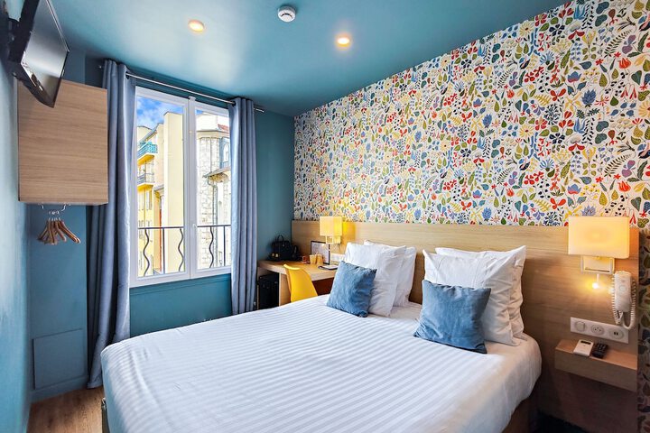 Room 42 of 102
