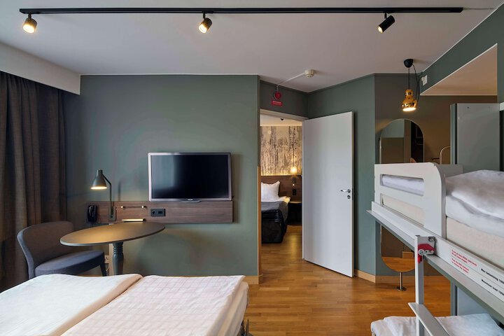 Room 18 of 65