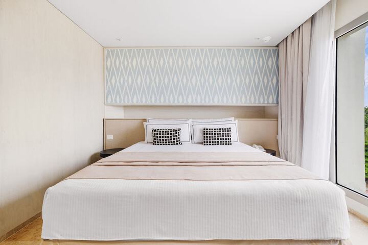 Room 4 of 93