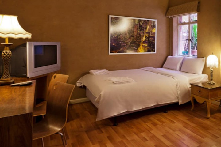 Room 6 of 37
