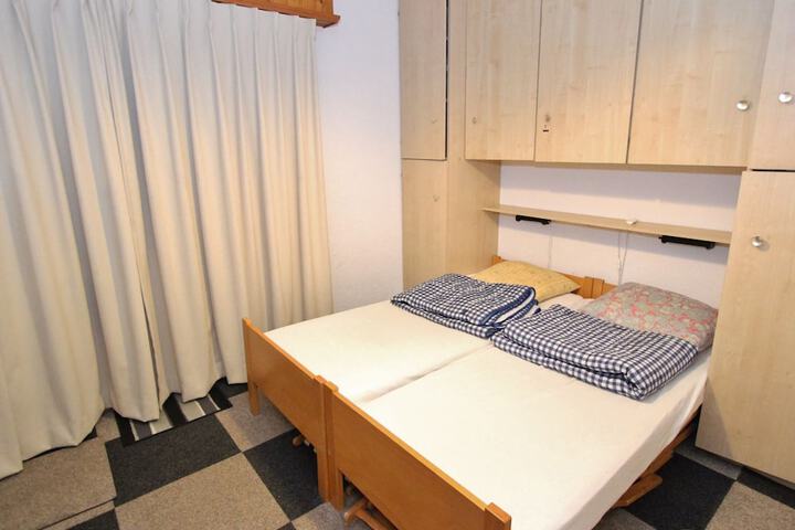 Room 2 of 38