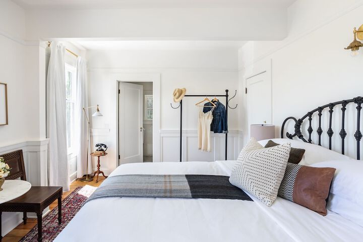 Deluxe Queen Bed (8 of 10)