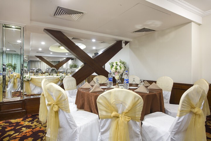 Ballroom/Hall 236 of 258