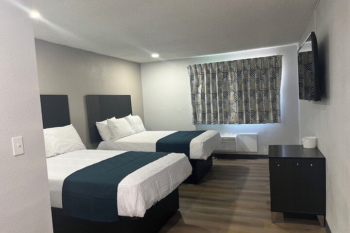 Room 16 of 18