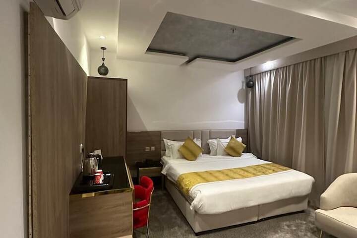 Room 28 of 43