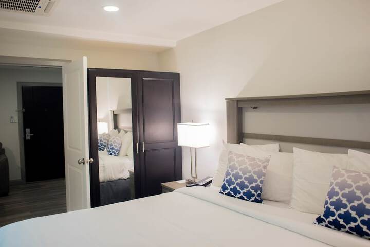 Room 11 of 34