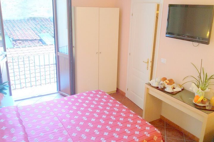 Room 4 of 52