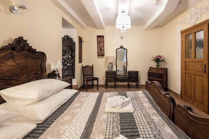 Room 16 of 52