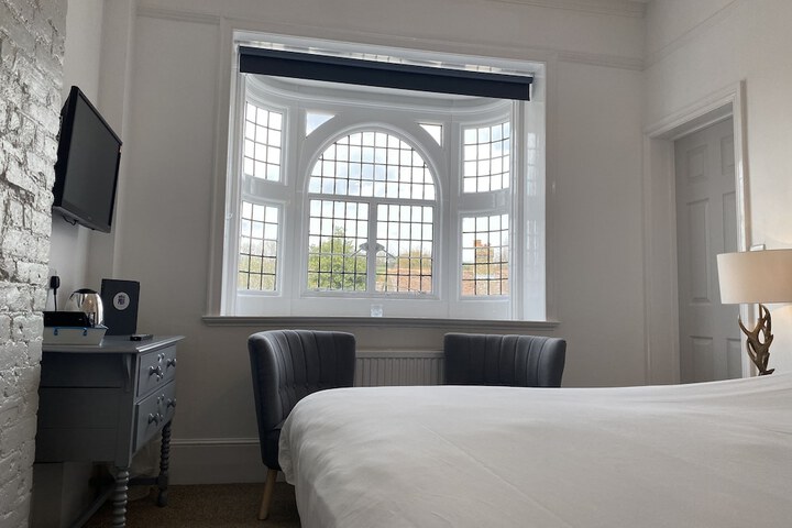 Room 32 of 85