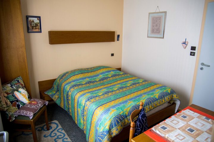 Room 14 of 37