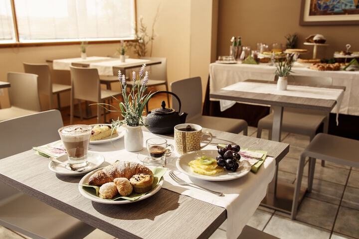 Breakfast area