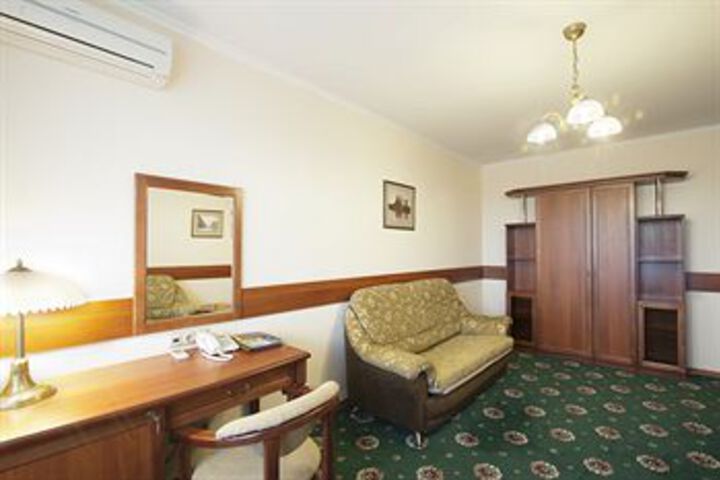 Room 33 of 41