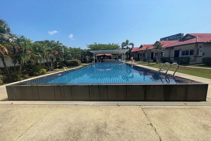 Pool Hotel