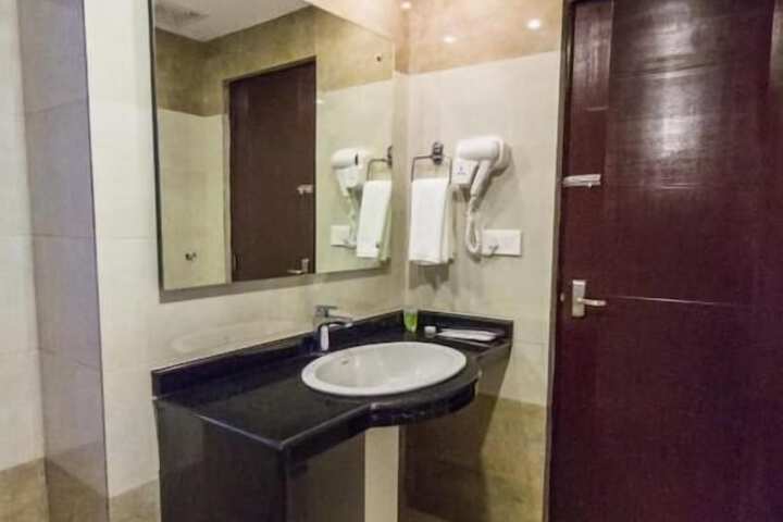 Room 4 of 12