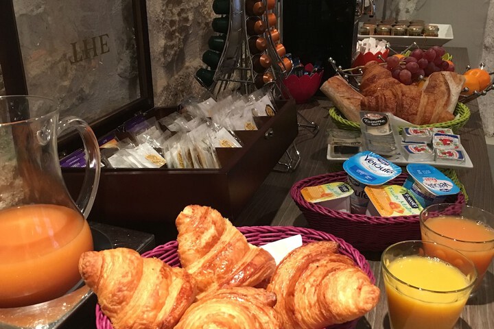 Breakfast/Coffee Service 40 of 56